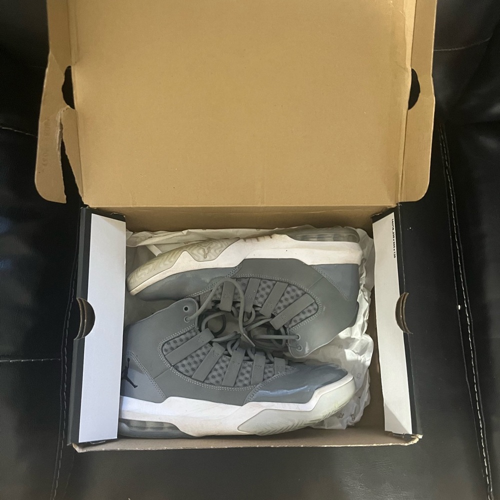 Nike Cool Grey Jordan Max Aura men’s size 7